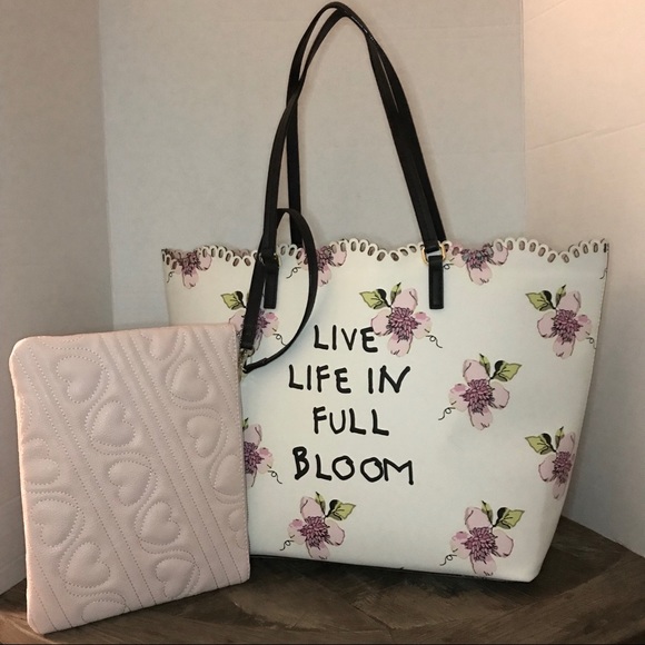 betsey johnson beauty in bloom block heel